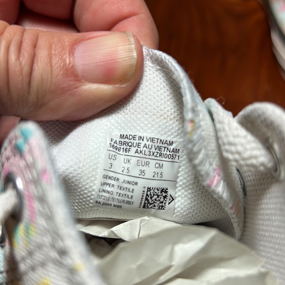 Converse Girls Pink & Blue Unicorn Print on white canvas qtr top sneakers. - Picture 9 of 9